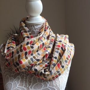 Scarf with mid-century design.